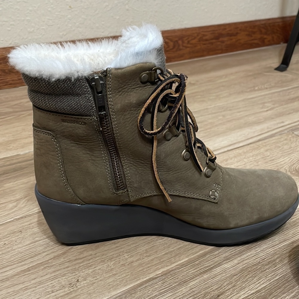 Sperry faux fur lace up wedge boots - Picture 6 of 12